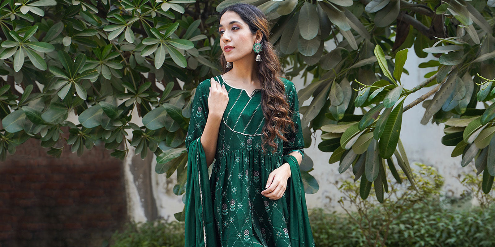 gota dress design Different Types of Patti Work Kurta Fabric Bottom Fabric MadeFrom: Organic Cotton Party wear Elegant Black Velvet Strapless Size:Custom size US