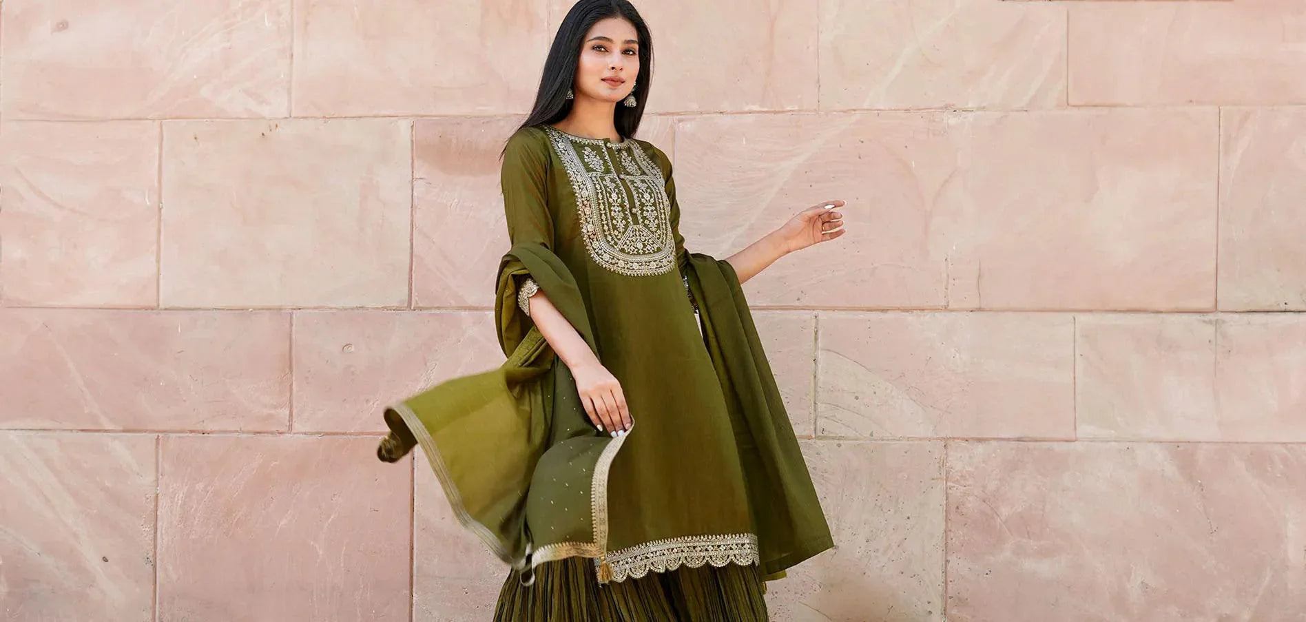 Look Elegant with Ethnic Bridal Mehendi Dresses Libas