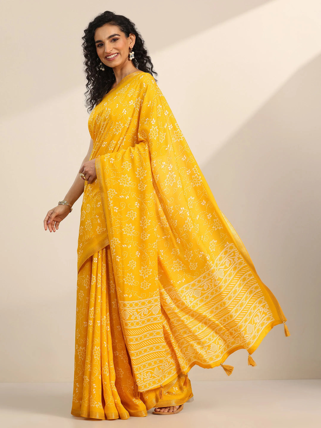Yellow Printed Georgette Saree With Unstitched Blouse Piece