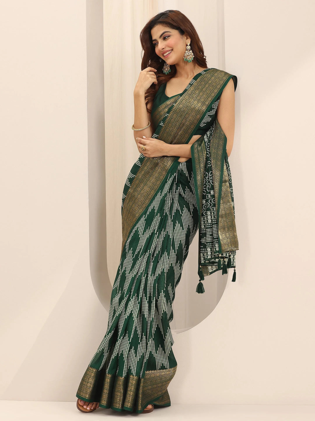 Green Printed Silk Blend Saree With Unstitched Blouse Piece