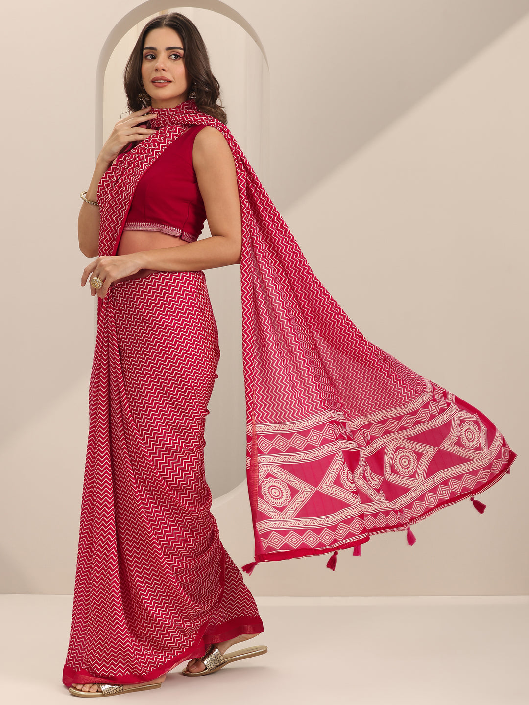Red Printed Georgette Saree With Unstitched Blouse Piece