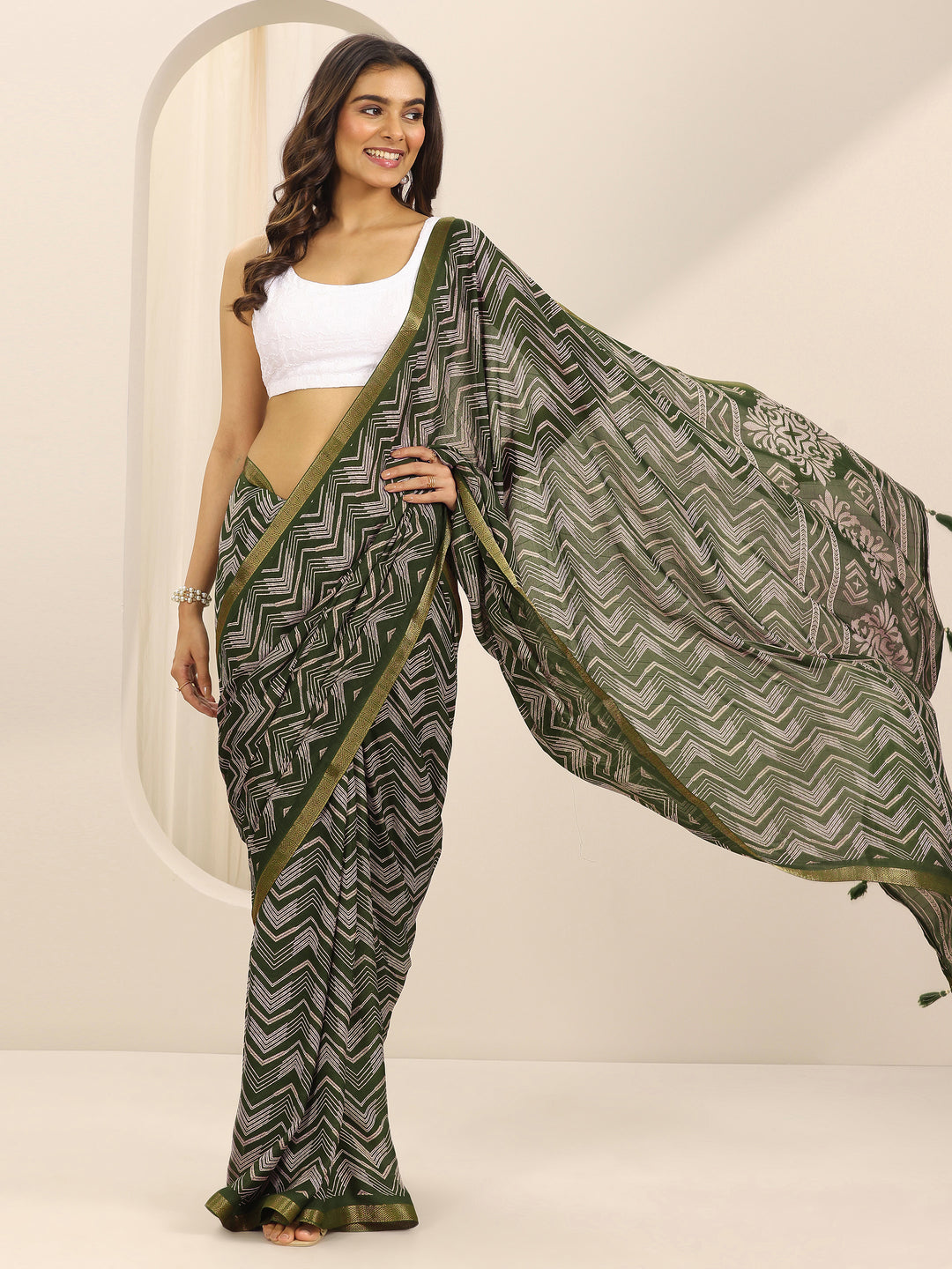 Green Printed Georgette Saree With Unstitched Blouse Piece