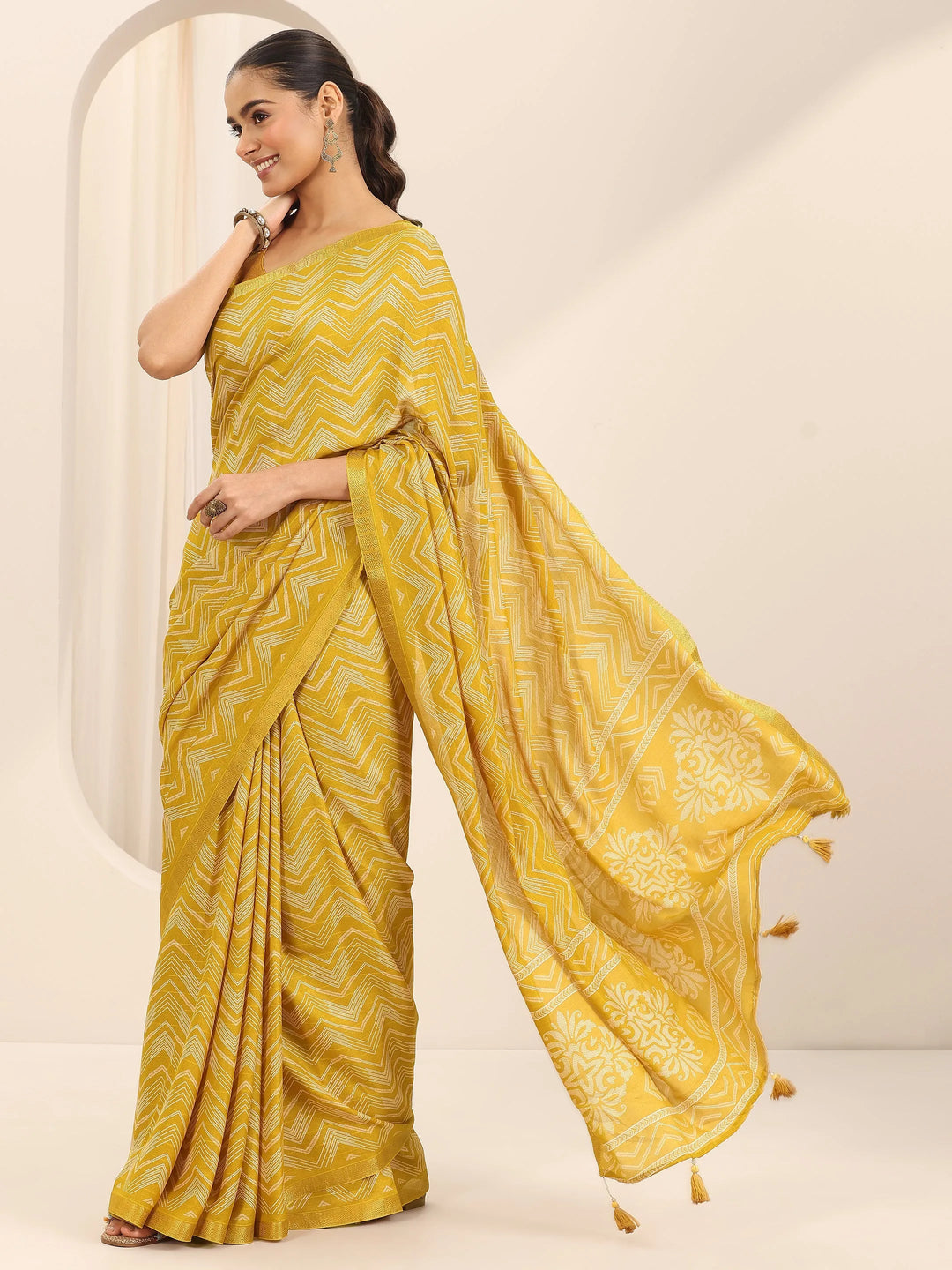 Mustard Printed Georgette Saree With Unstitched Blouse Piece
