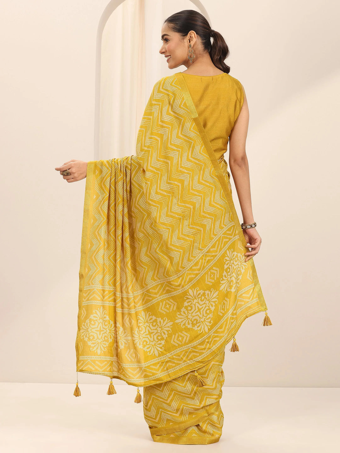 Mustard Printed Georgette Saree With Unstitched Blouse Piece