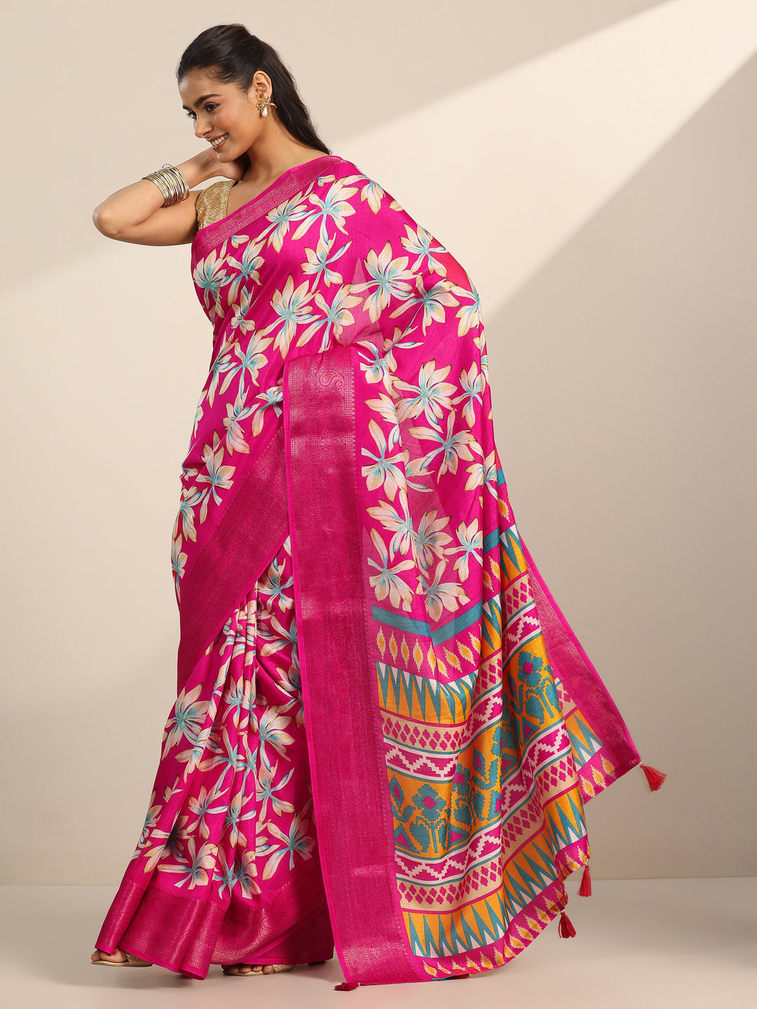 Pink Printed Silk Blend Saree With Unstitched Blouse Piece