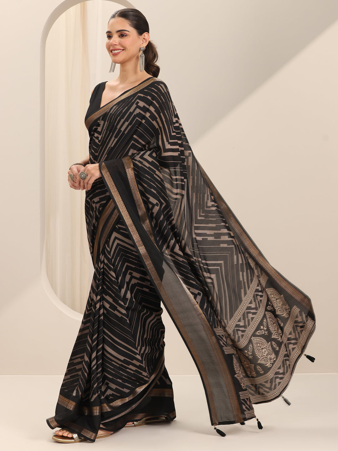 Black Printed Georgette Saree With Unstitched Blouse Piece
