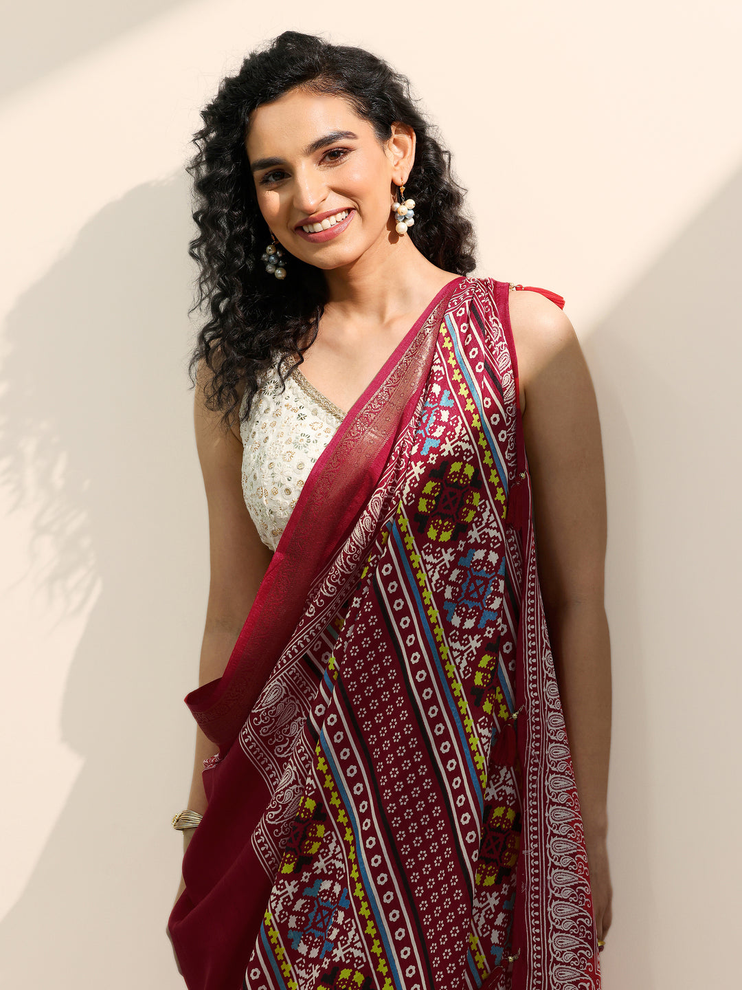 Red Solid Silk Blend Saree With Unstitched Blouse Piece