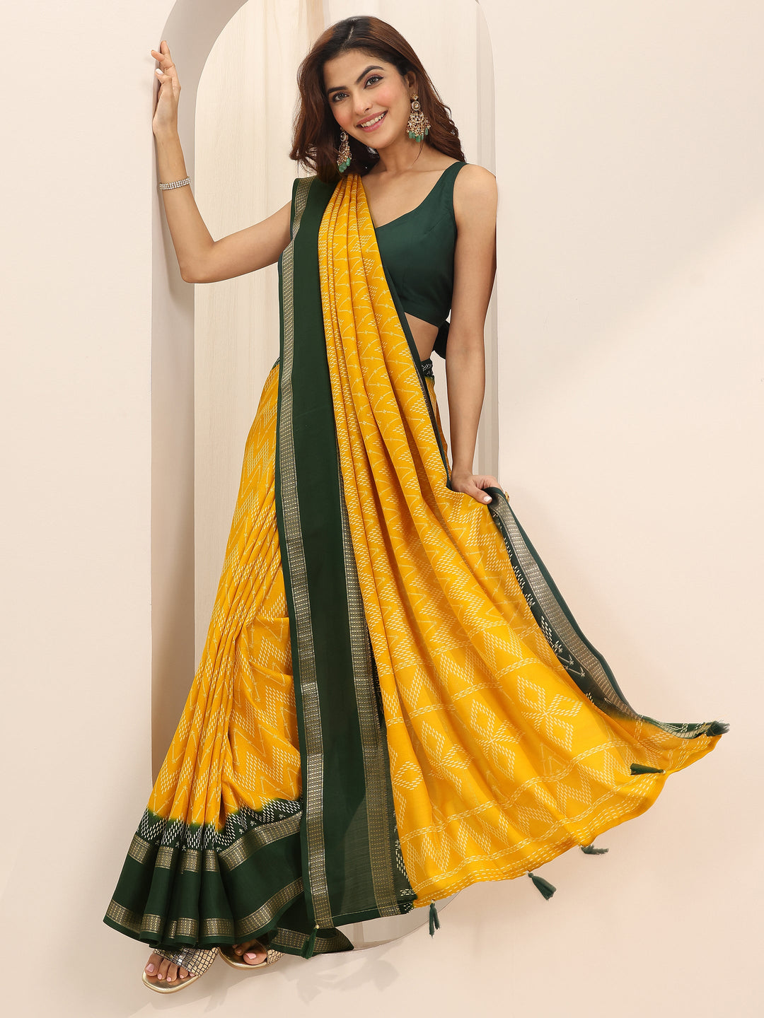 Mustard Printed Georgette Saree With Unstitched Blouse Piece