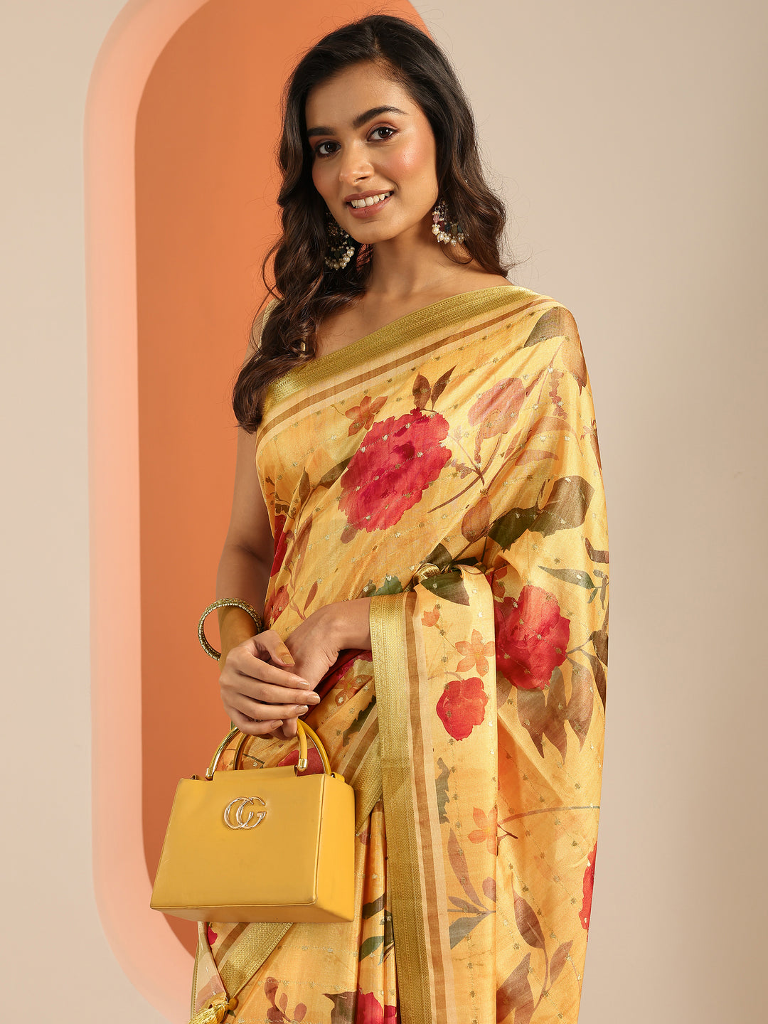 Mustard Printed Silk Blend Saree With Unstitched Blouse Piece