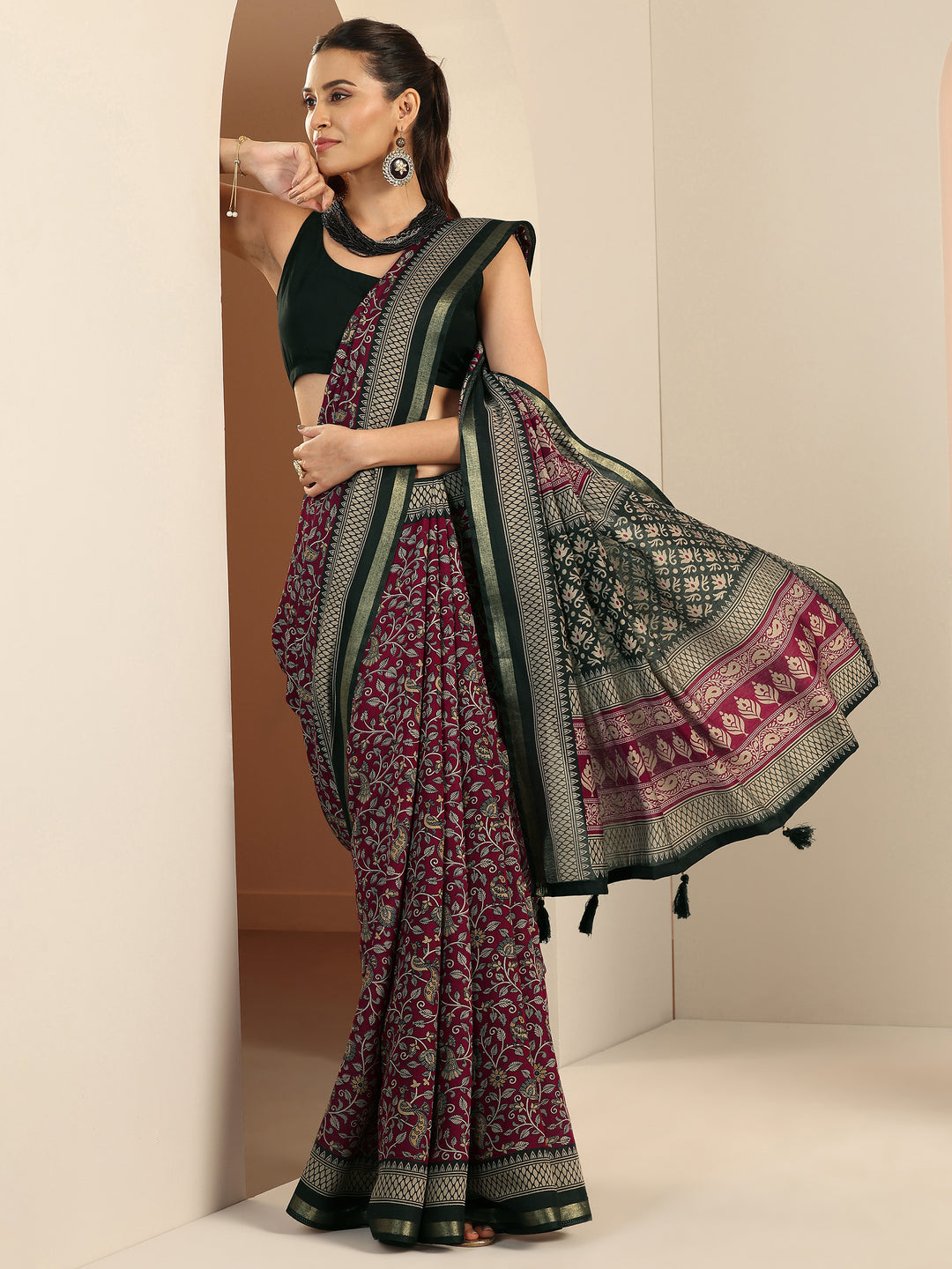 Maroon Printed Silk Blend Saree With Unstitched Blouse Piece