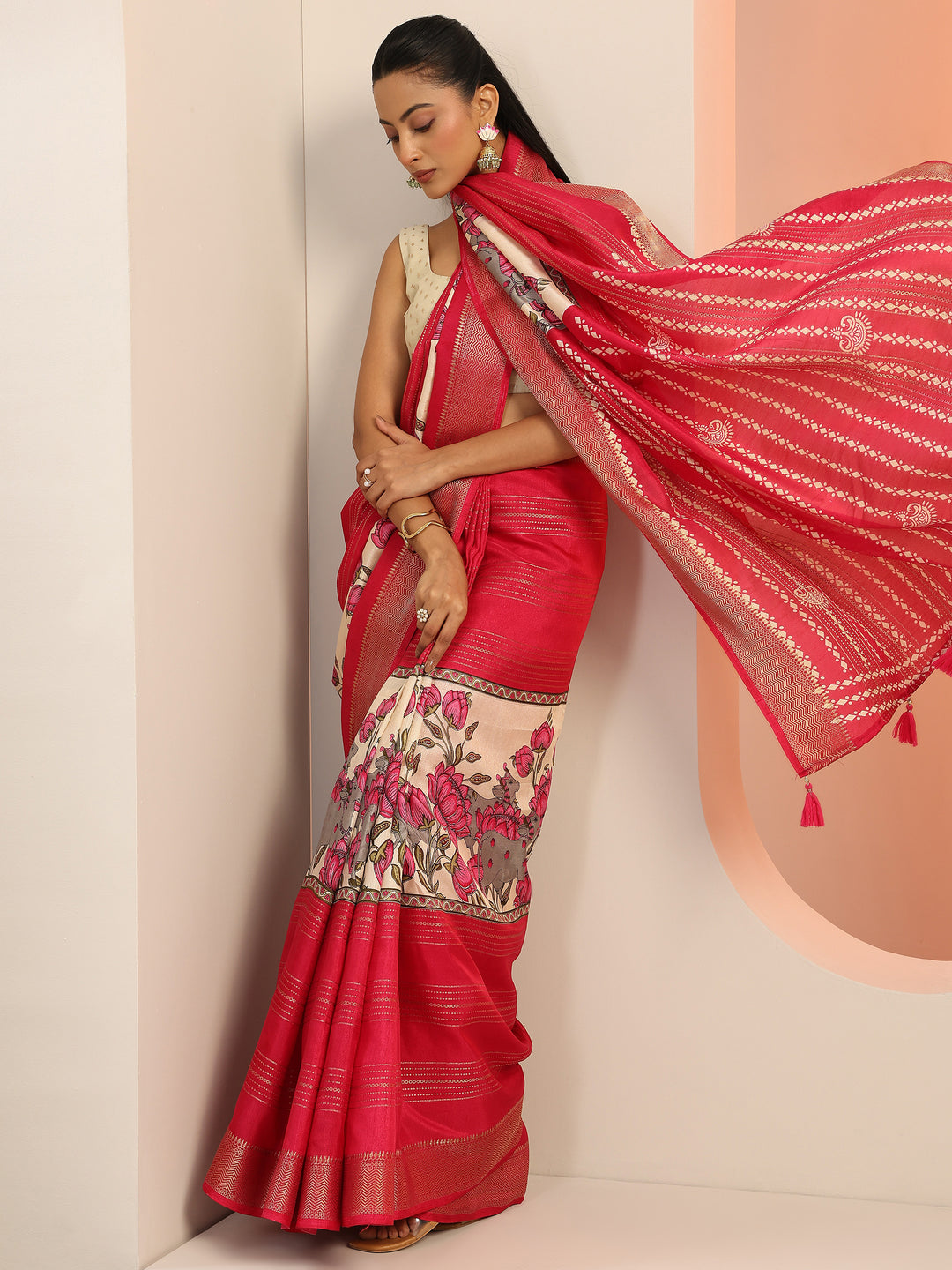 Pink Printed Silk Blend Saree With Unstitched Blouse Piece