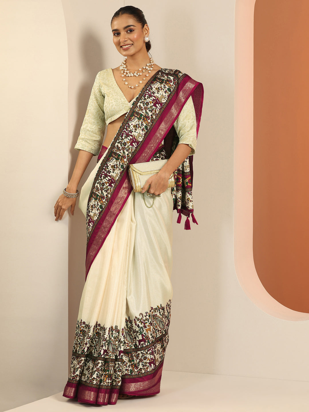 Beige Solid Georgette Saree With Unstitched Blouse Piece