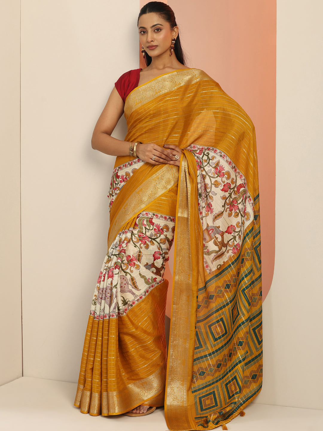 Multi Printed Crepe Saree With Unstitched Blouse Piece