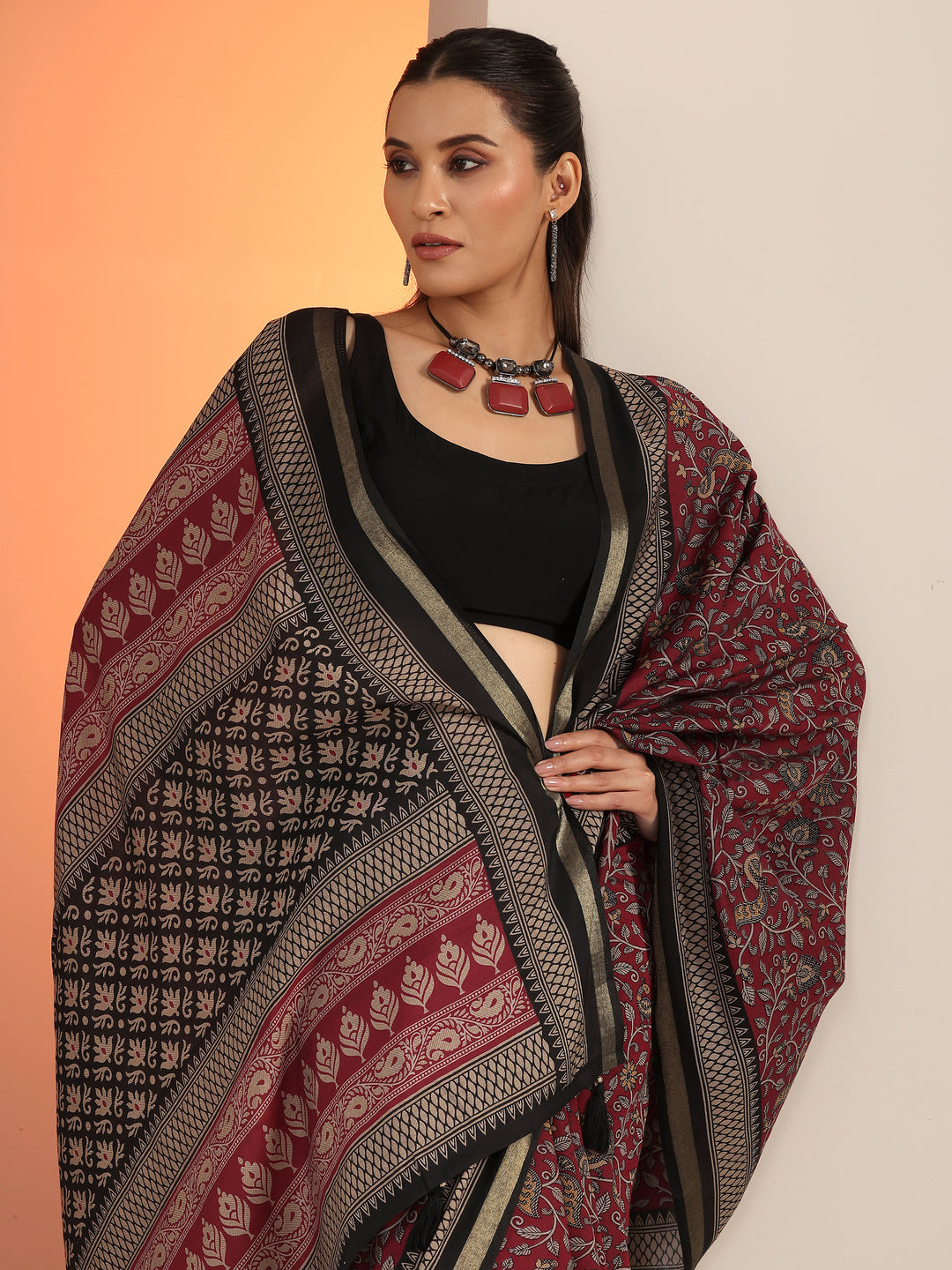 Red Printed Cotton Blend Saree With Unstitched Blouse Piece