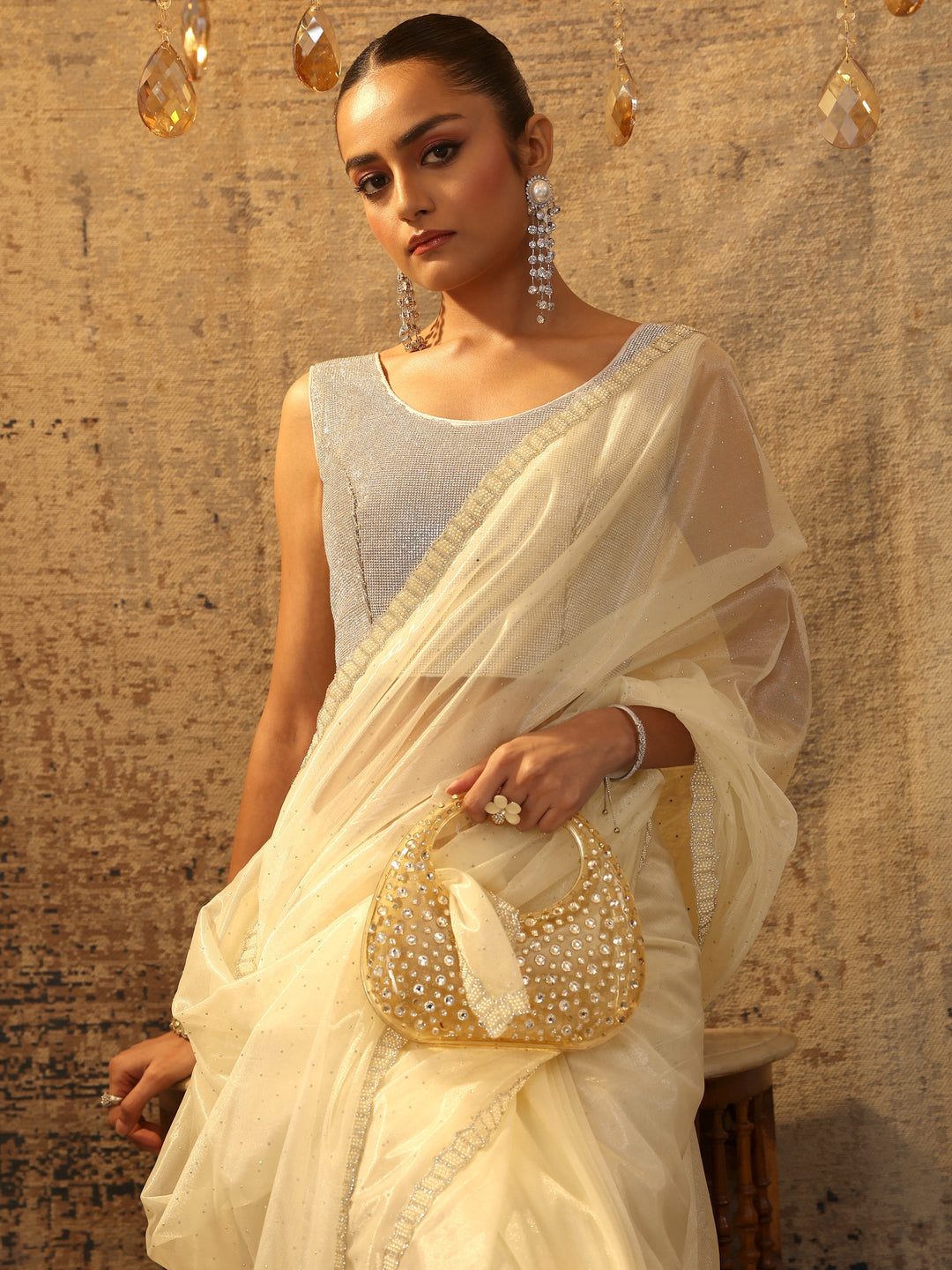 Off White Embellished Organza Saree With Unstitched Blouse Piece