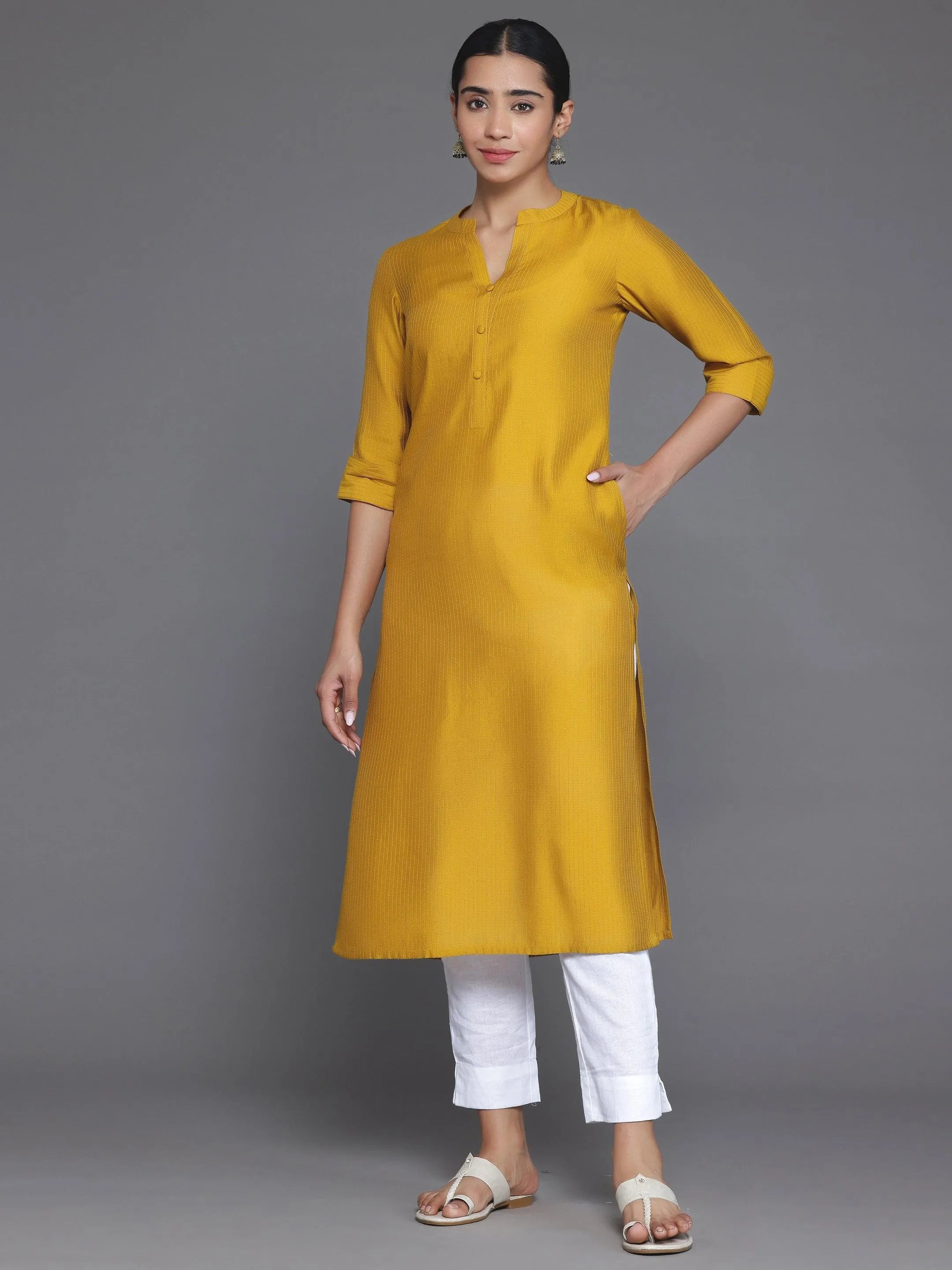 Women Mustard & Black Hair Wool Straight Kurta