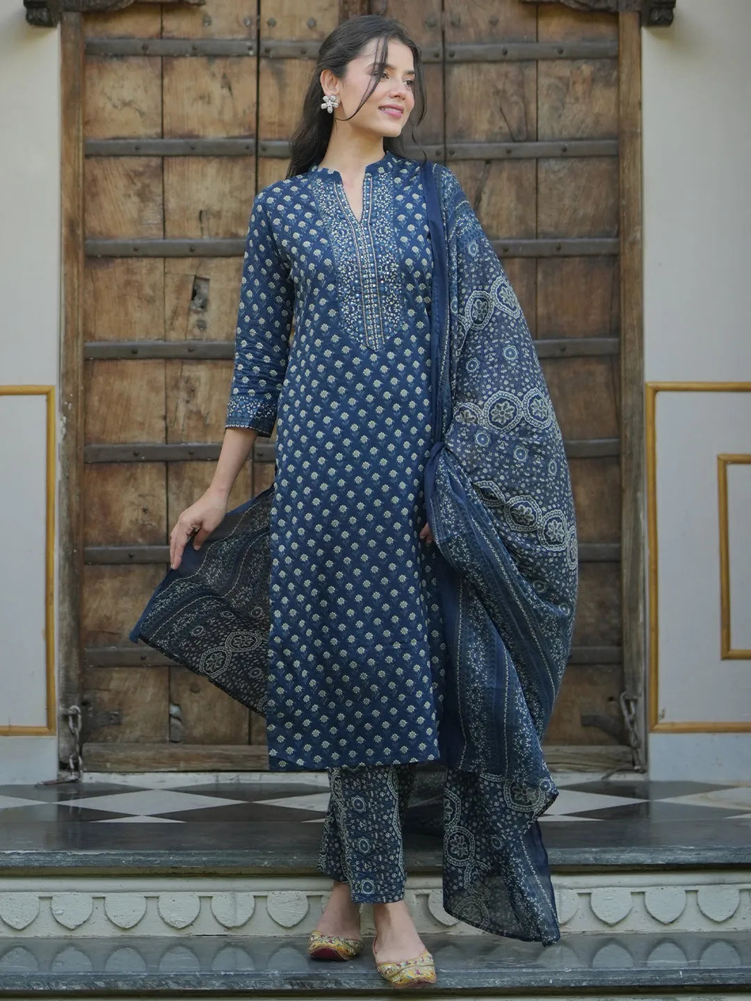 dress neck collar design Stylish Simple Dress Design Neck Simple Boat Neck Anarkalis Frock Collar  Neck Dress Designs Gale Ki