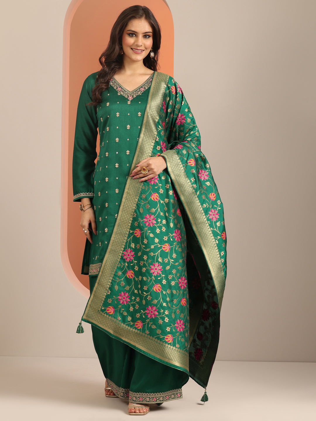 Green Embroidered Silk Blend Straight Suit Set With Dupatta