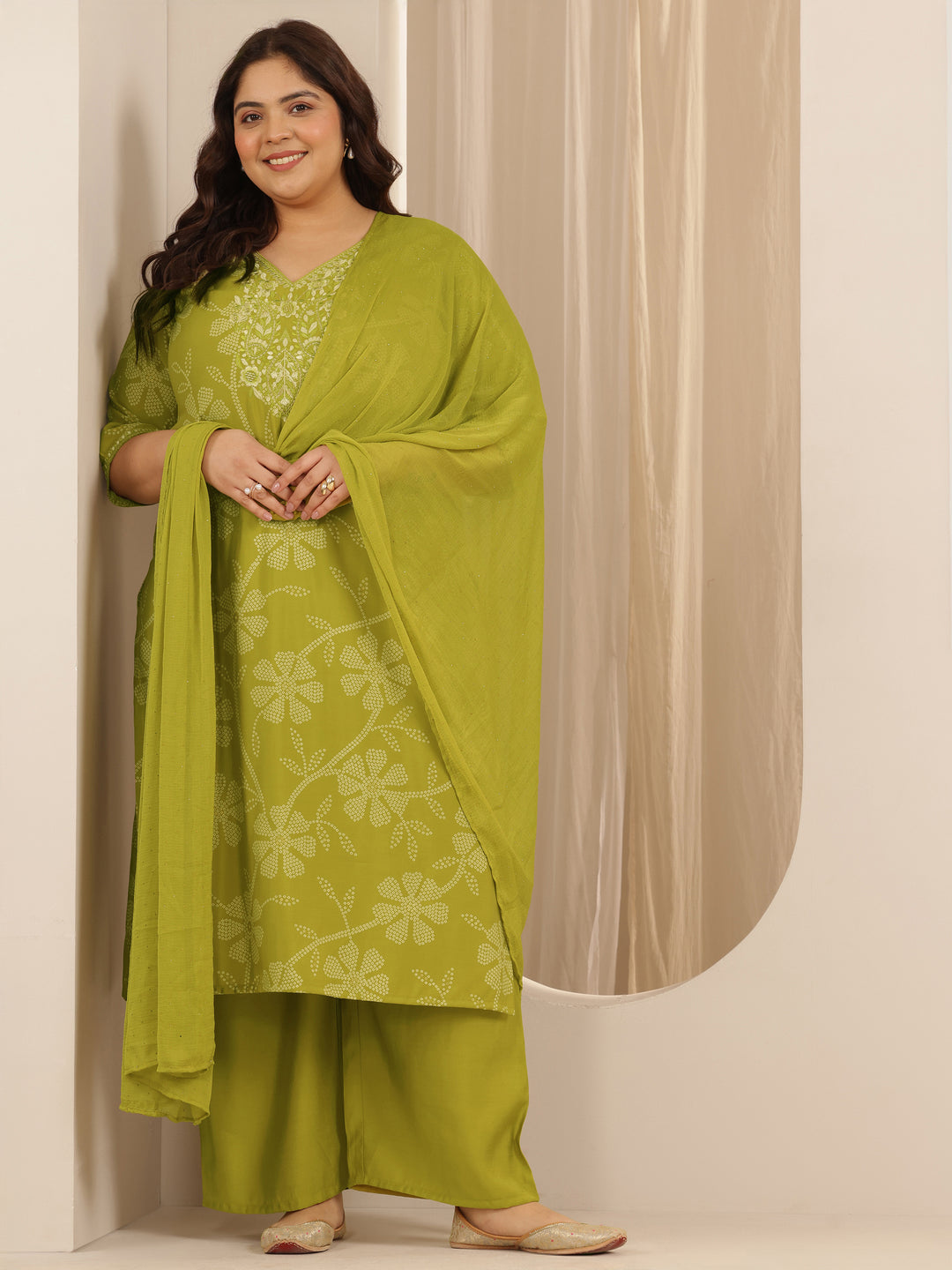 Plus Size Green Printed Silk blend Straight Suit Set With Dupatta
