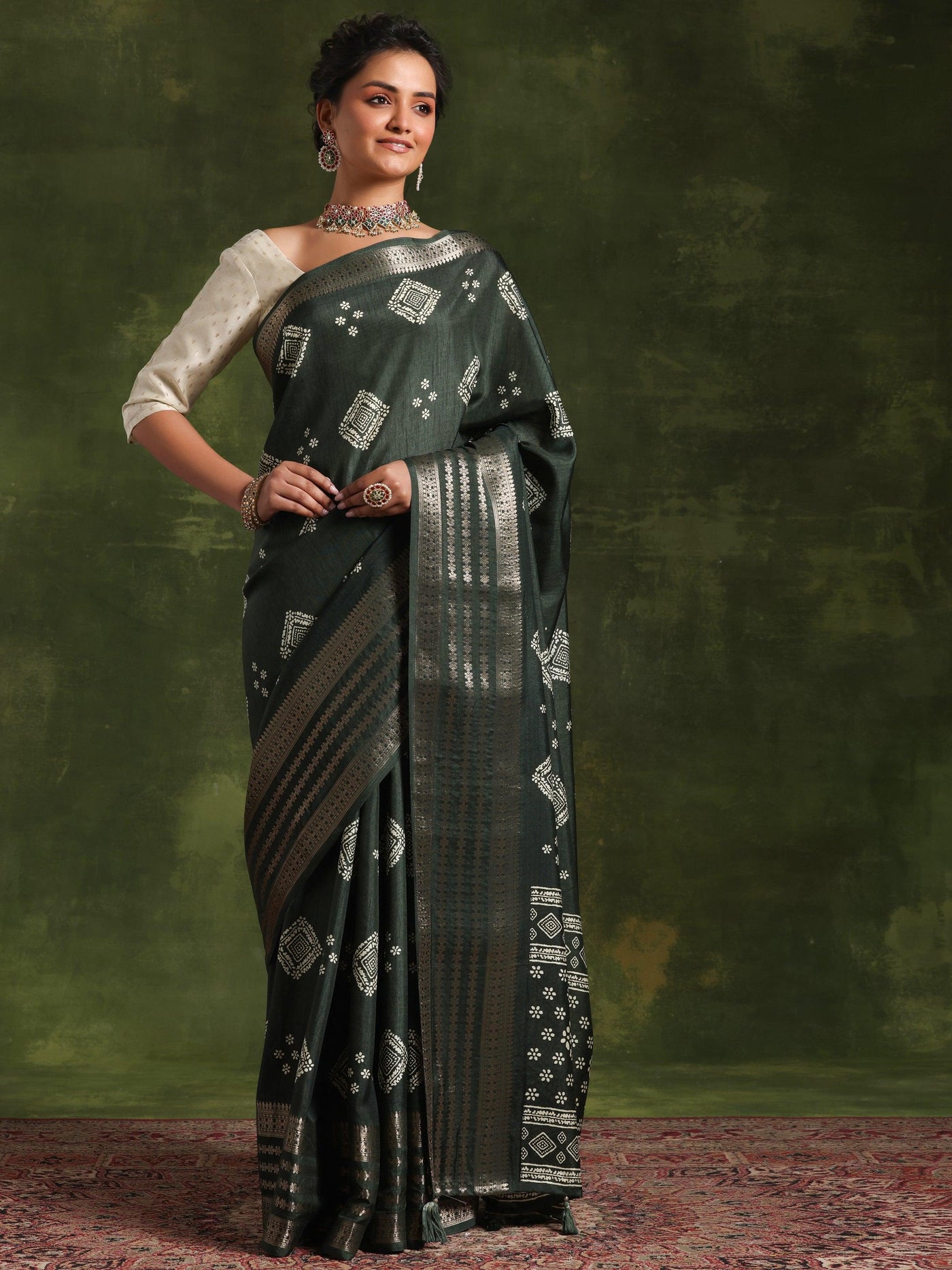 Green Printed Silk Blend Saree With Unstitched Blouse Piece - Libas