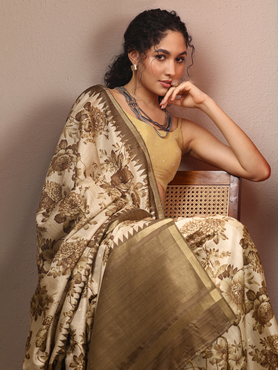 Beige Printed Silk Blend Saree With Unstitched Blouse Piece