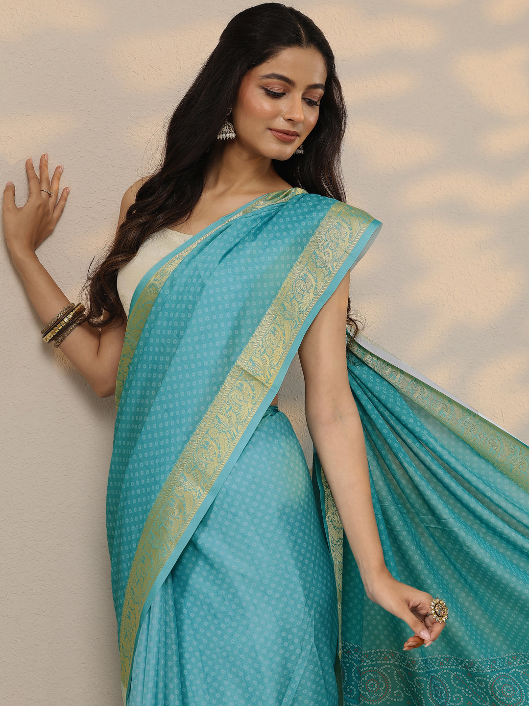 Turquoise Blue Bandhani Printed Silk Blend Saree With Unstitched Blouse Piece
