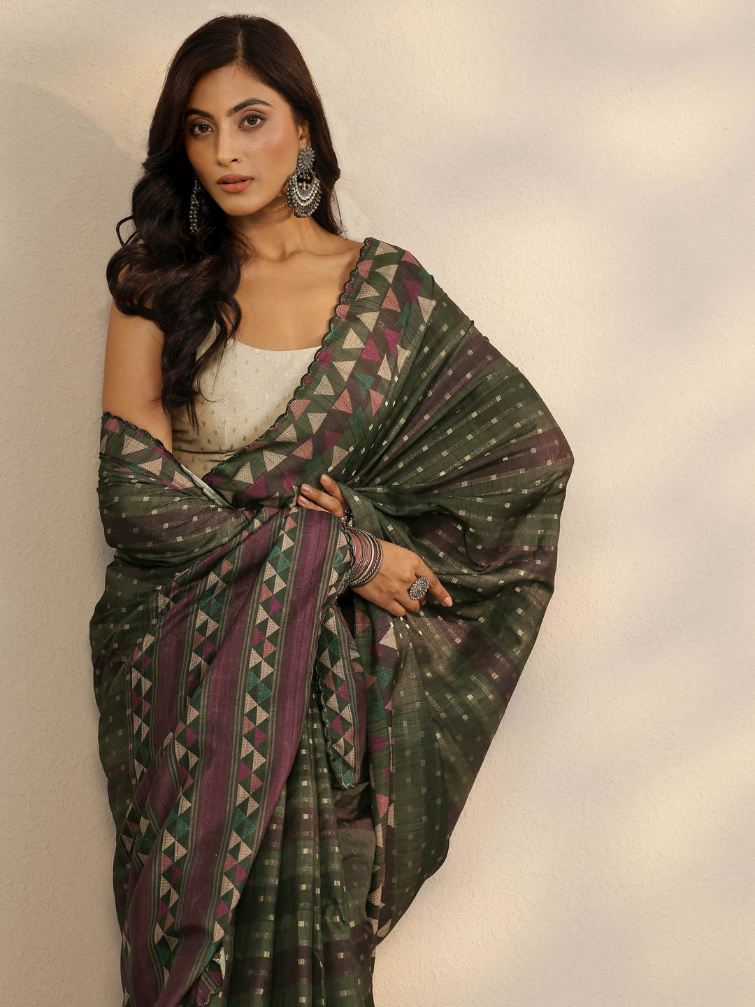Grey Woven Design Silk Blend Saree With Unstitched Blouse Piece