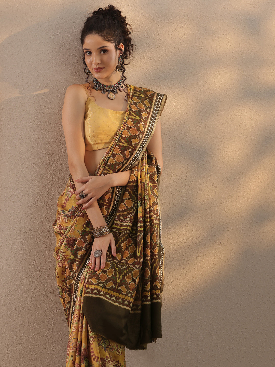 Mustard Printed Silk Blend Saree With Unstitched Blouse Piece