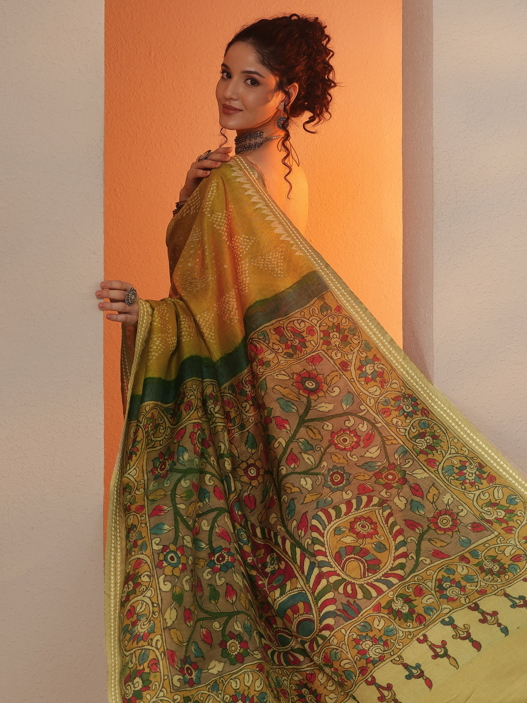 Green Bandhani Printed Silk Blend Saree With Unstitched Blouse Piece