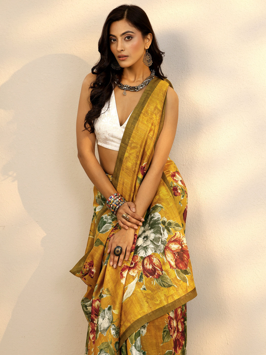 Mustard Printed Silk Blend Saree With Unstitched Blouse Piece
