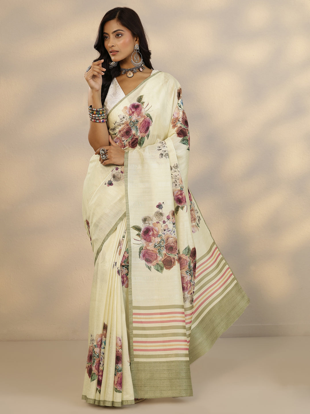 Cream Printed Silk Blend Saree With Unstitched Blouse Piece