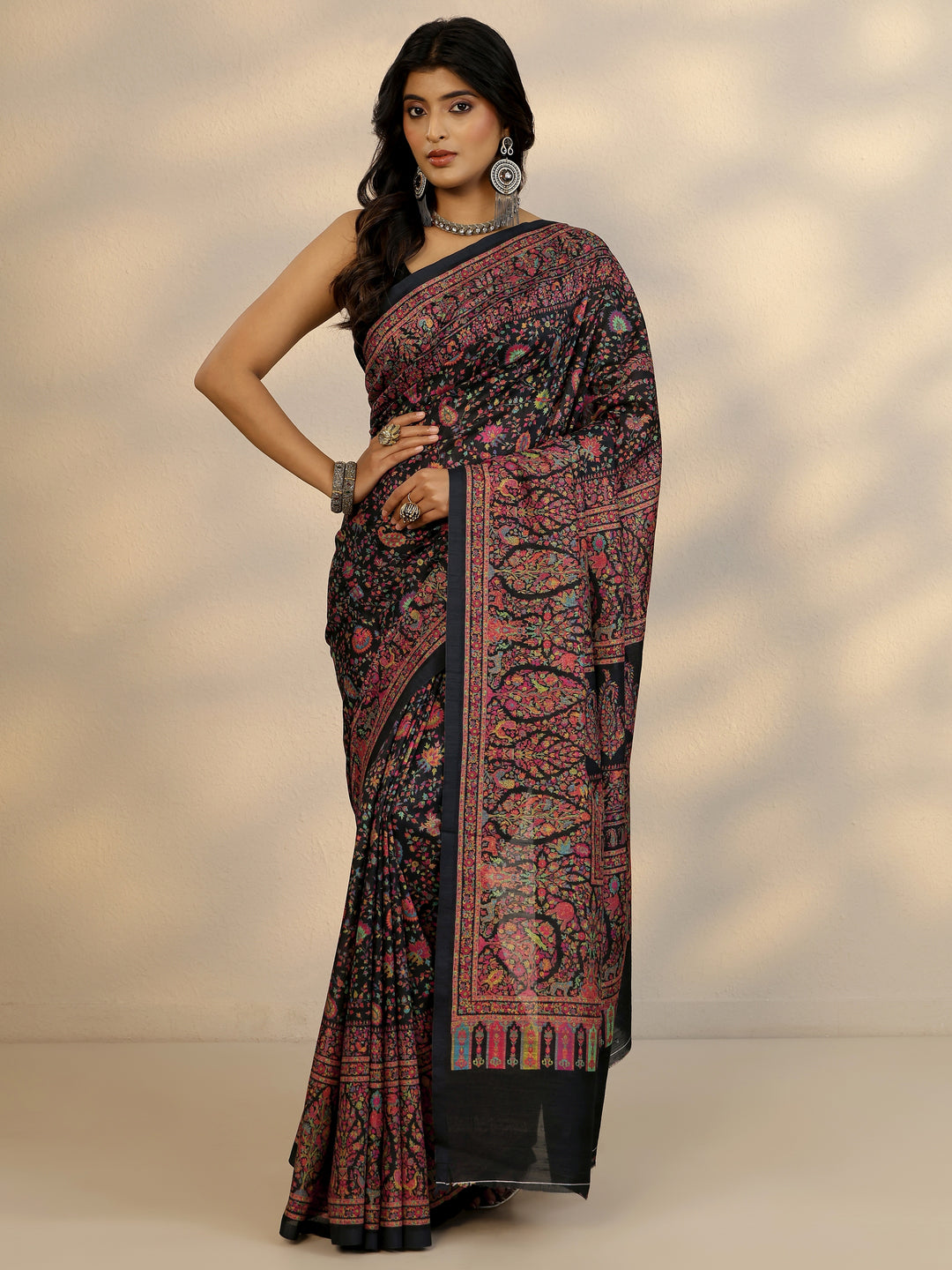 Black Printed Silk Blend Saree With Unstitched Blouse Piece
