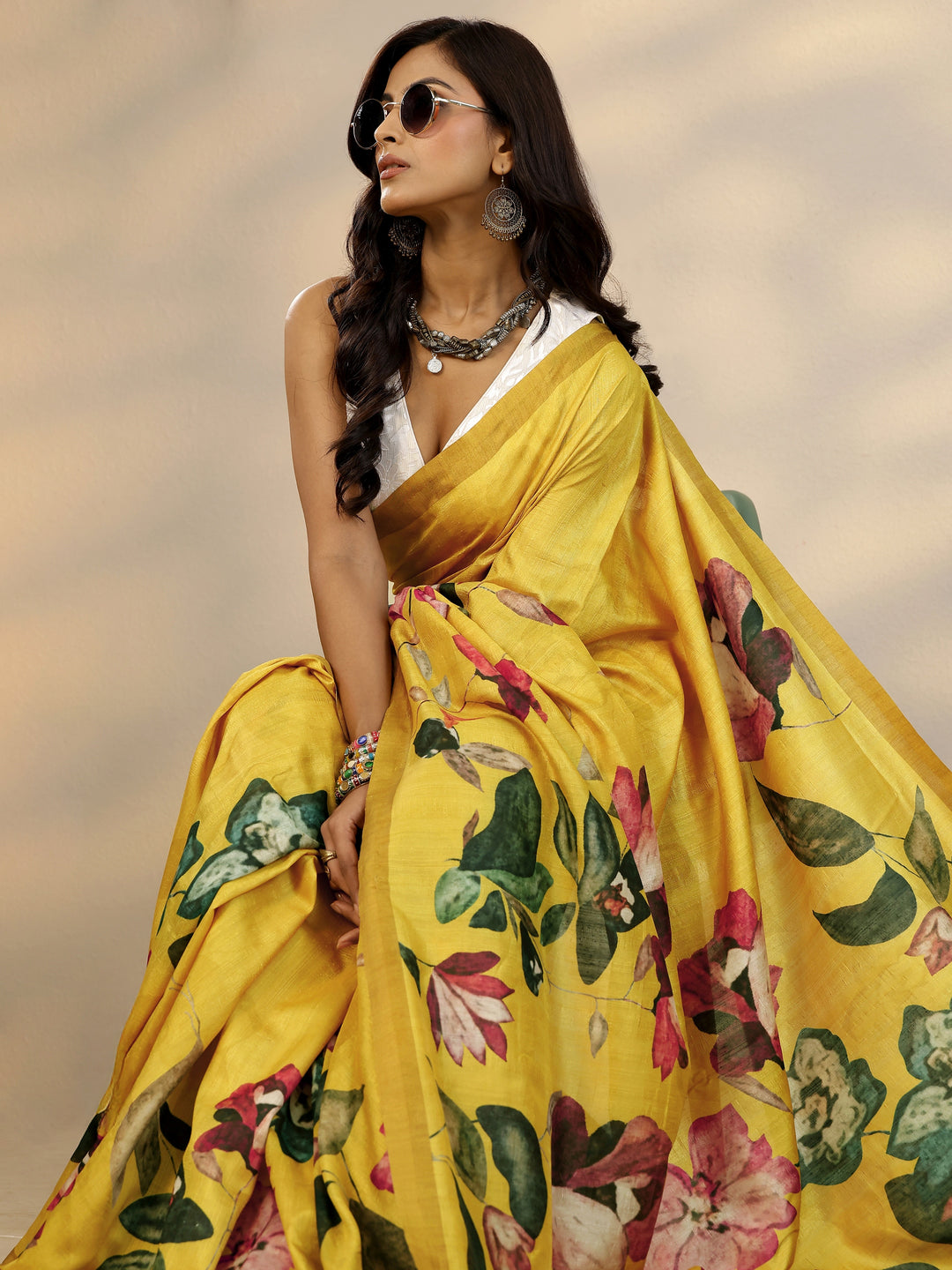 Mustard Printed Silk Blend Saree With Unstitched Blouse Piece