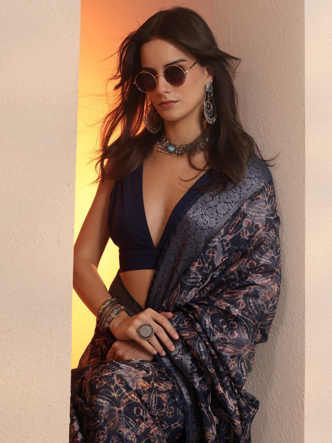 Navy Blue Printed Silk Blend Saree With Unstitched Blouse Piece