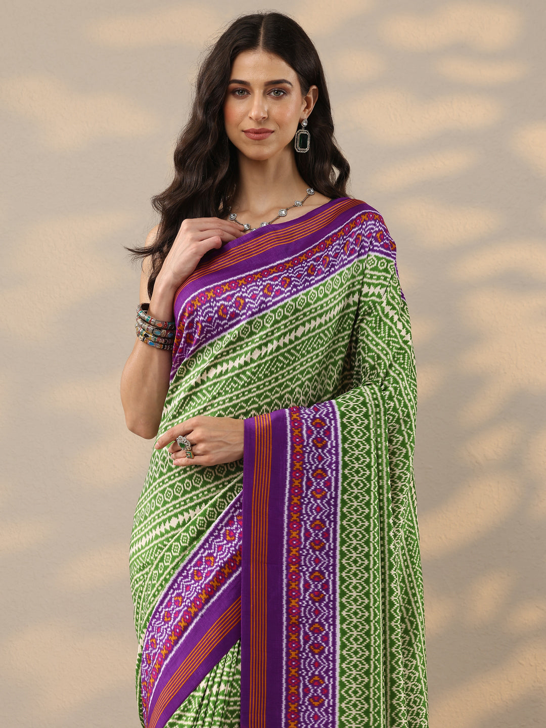 Green Printed Silk Blend Saree With Unstitched Blouse Piece