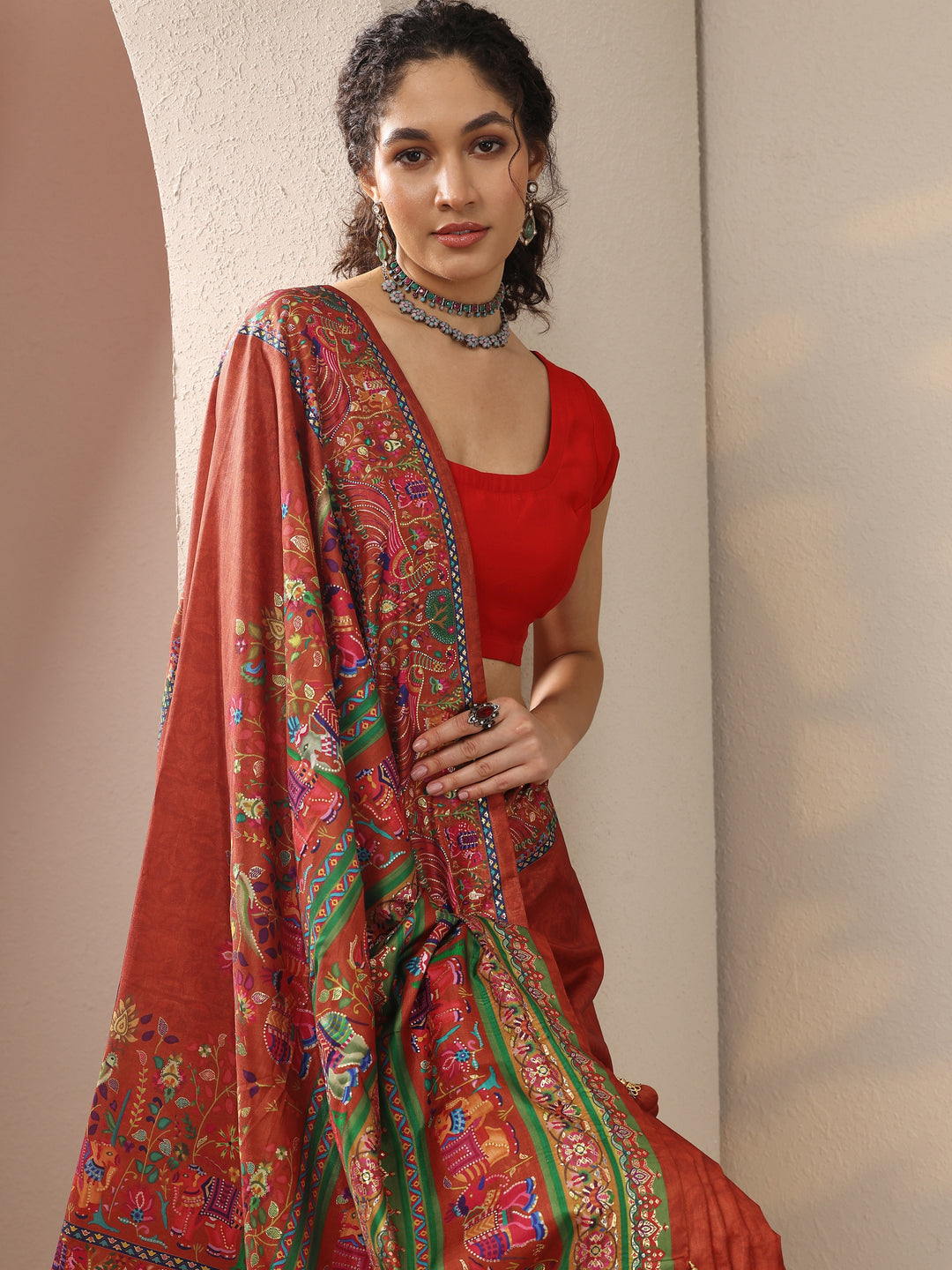 Red Solid Silk Blend Saree With Unstitched Blouse Piece