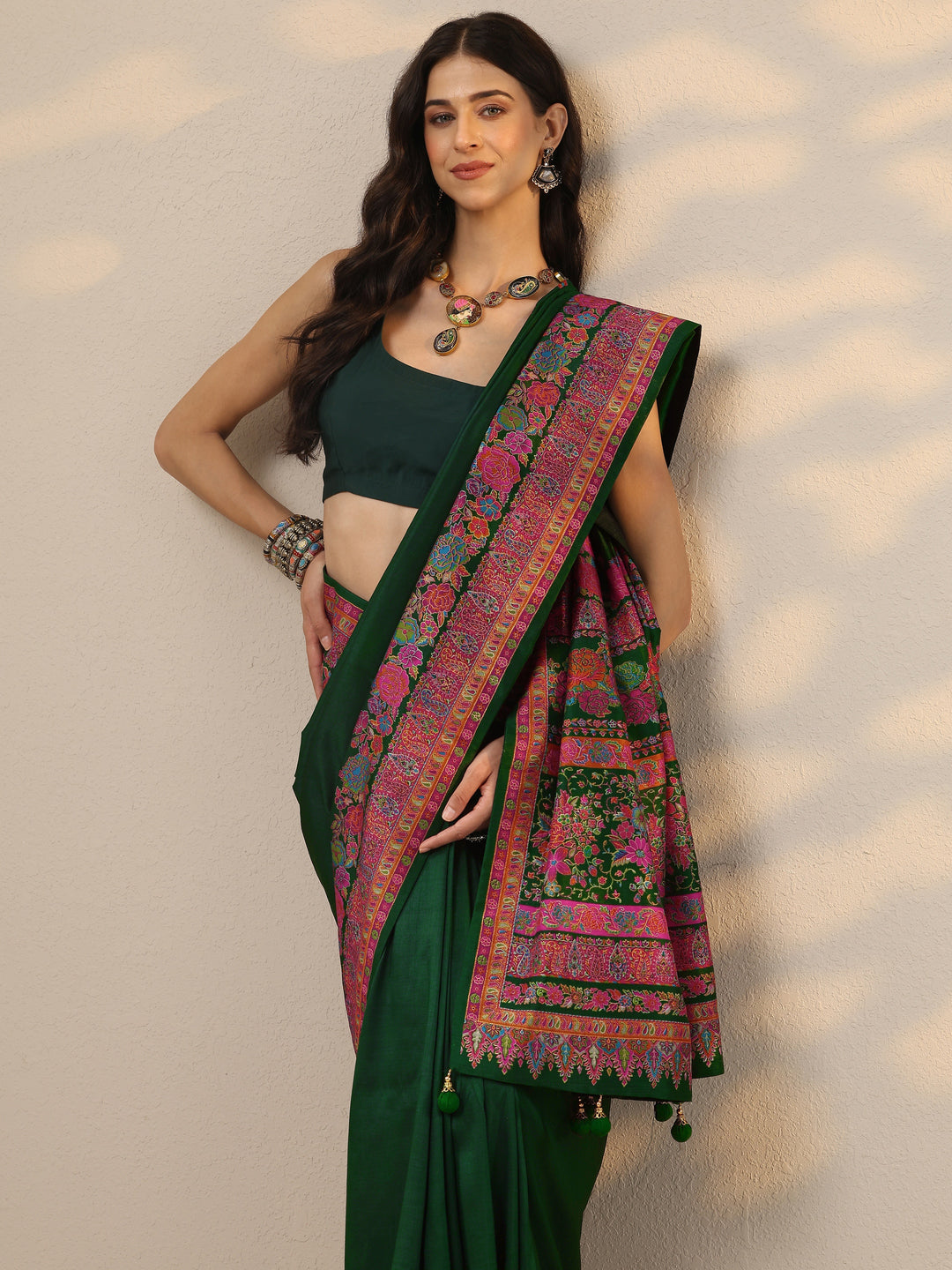 Green Solid Silk Blend Saree With Unstitched Blouse Piece