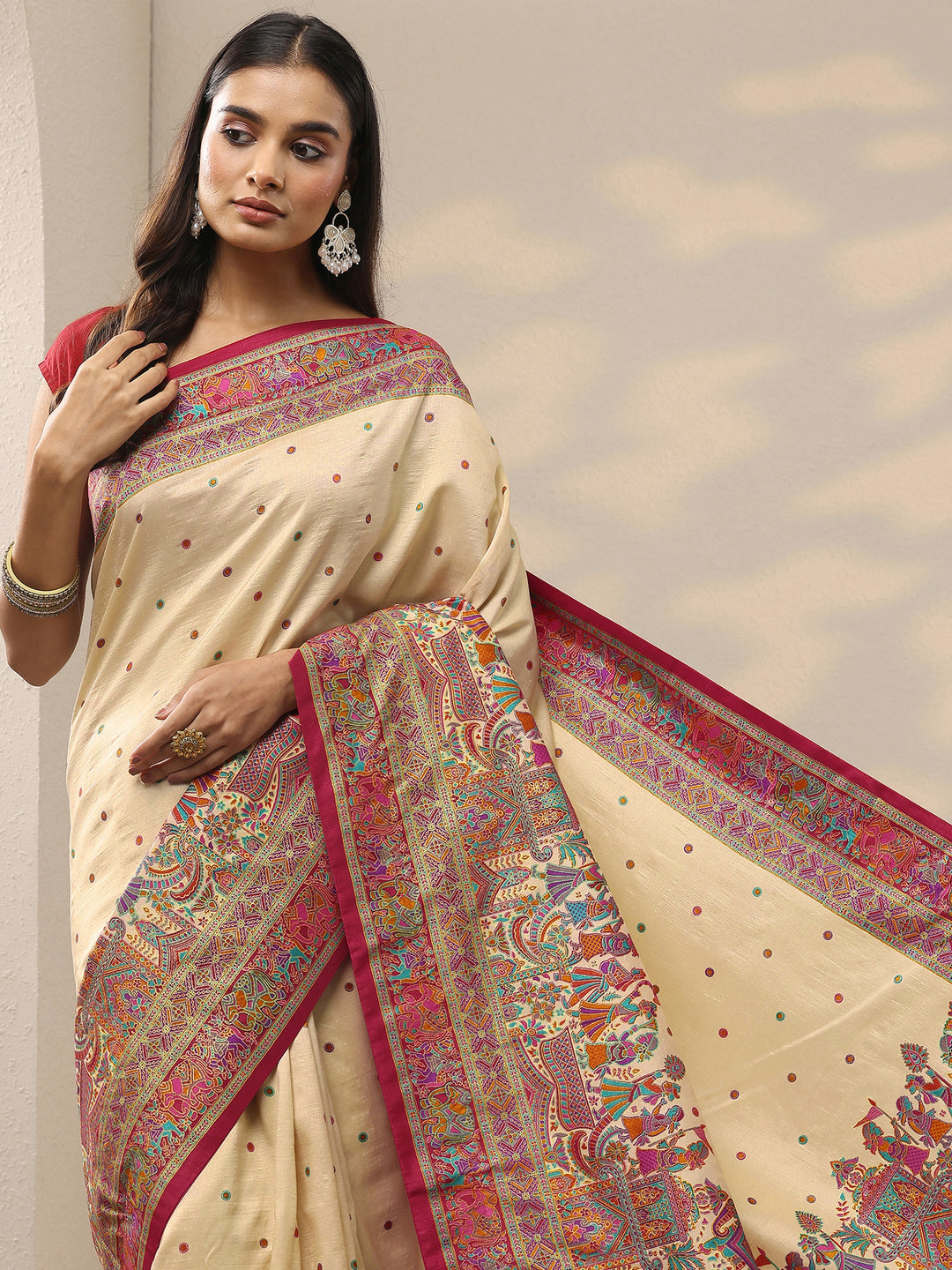Cream Printed Silk Blend Saree With Unstitched Blouse Piece