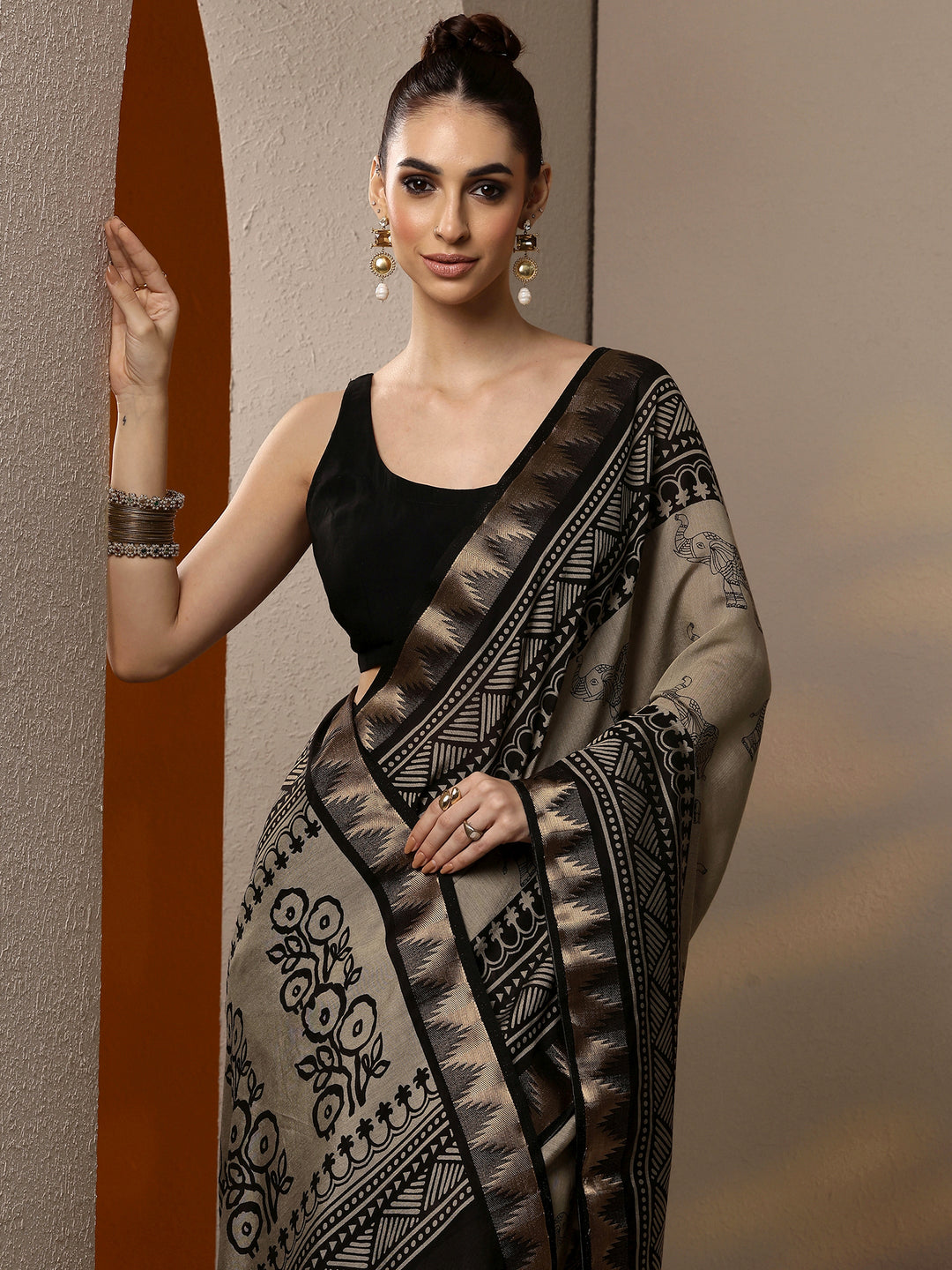 Beige Printed Silk Blend Saree With Unstitched Blouse Piece