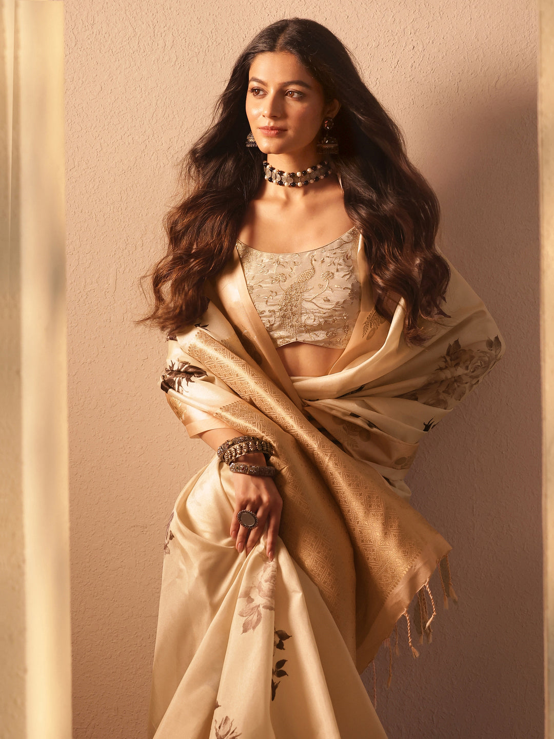 Cream Printed Silk Blend Saree With Unstitched Blouse Piece