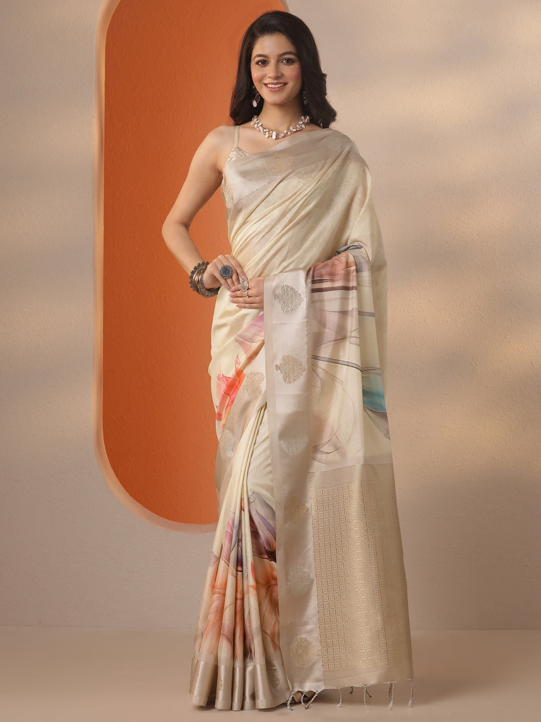 Cream Printed Silk Blend Saree With Unstitched Blouse Piece