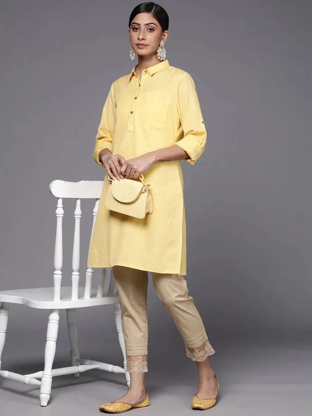 Beige Solid Cotton Trousers
Beige Solid Cotton Trousers