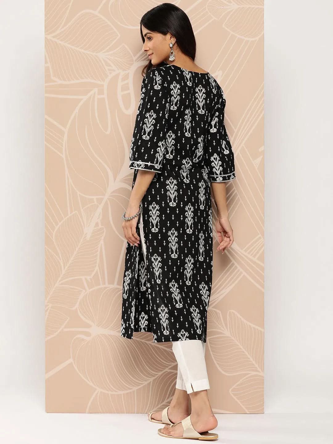 Black Embellished Cotton Straight Kurta
Black Embellished Cotton Straight Kurta