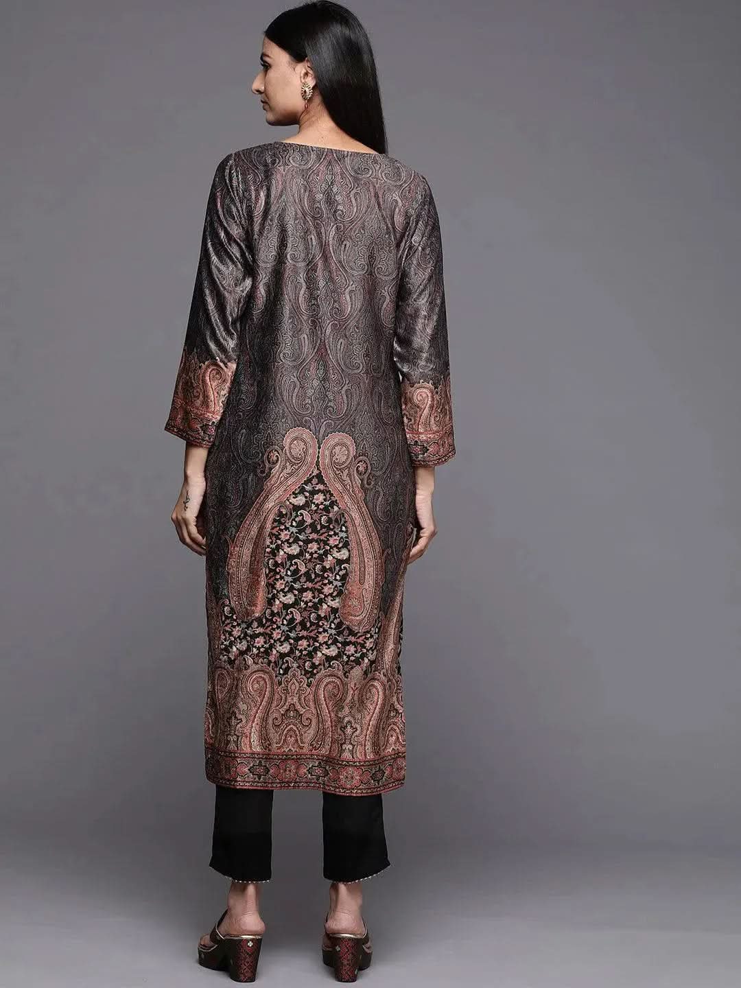 Black Printed Velvet Straight Kurta
Black Printed Velvet Straight Kurta