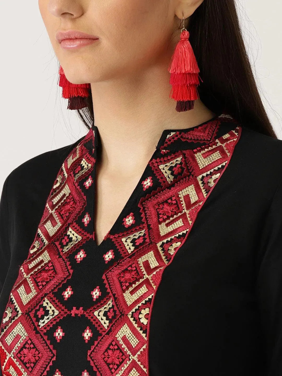 Black Solid Rayon Kurti
Black Solid Rayon Kurti