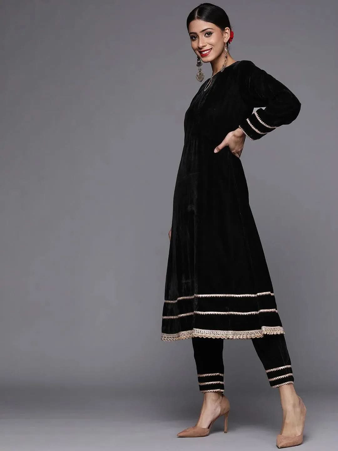 Black Solid Velvet Anarkali Kurta With Dupatta
Black Solid Velvet Anarkali Kurta With Dupatta