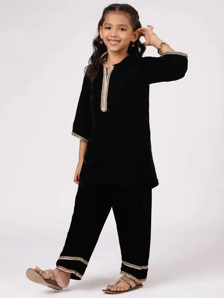 Black Solid Velvet Straight Suit Set - Libas