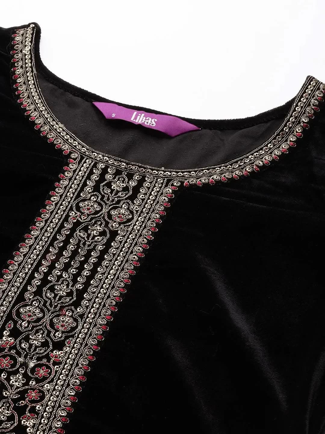 Black Yoke Design Velvet Straight Kurta With Dupatta
Black Yoke Design Velvet Straight Kurta With Dupatta