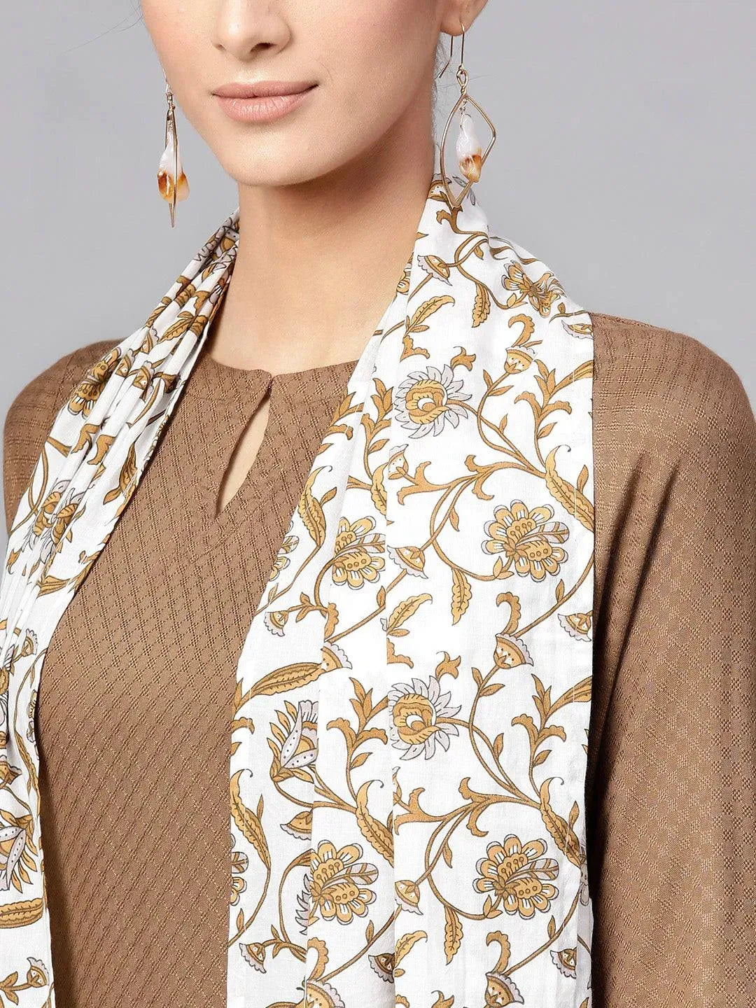 Brown Solid Rayon Straight Kurta With Palazzos & Stole
Brown Solid Rayon Straight Kurta With Palazzos & Stole