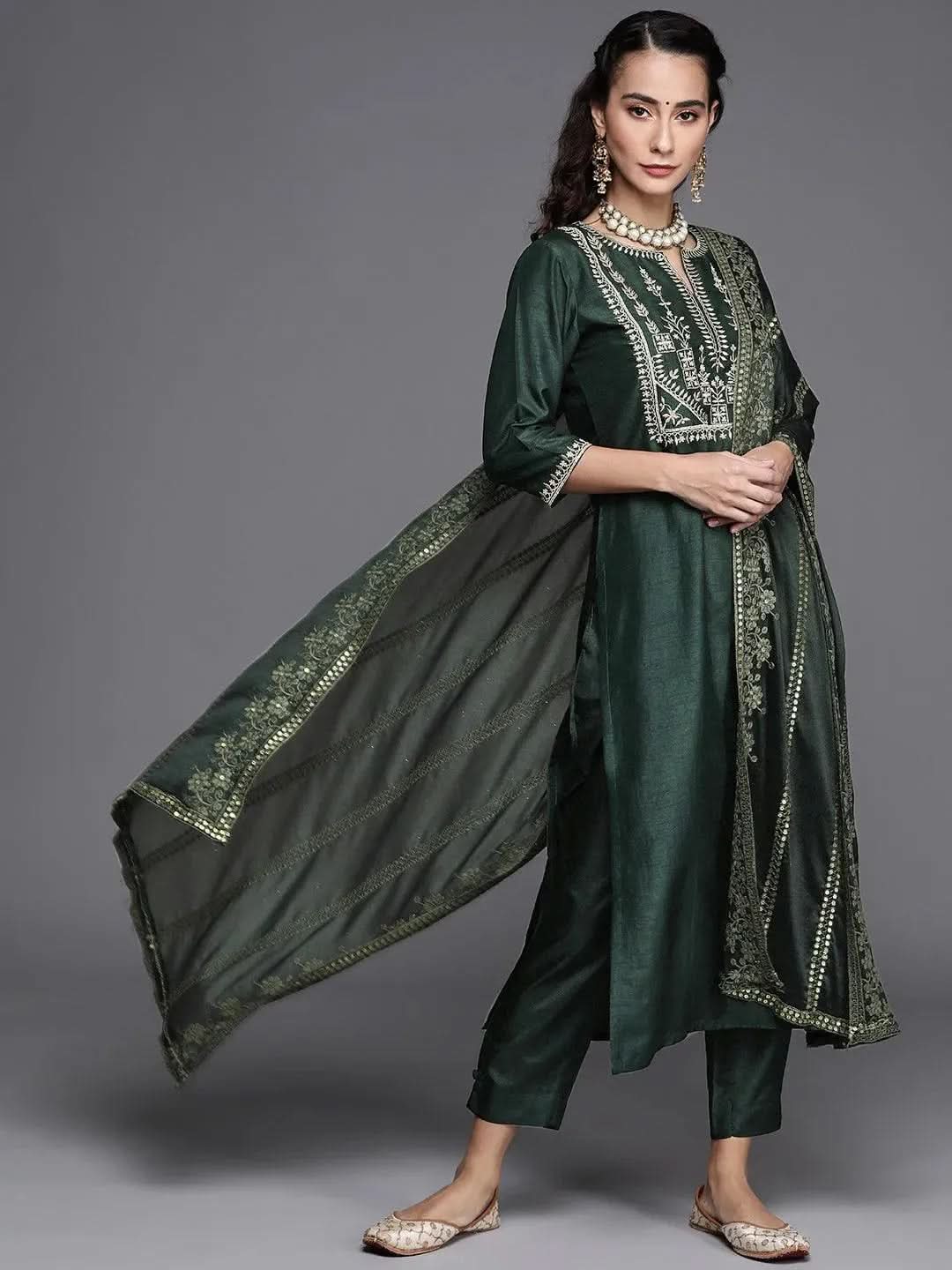 Green Embroidered Silk Blend Straight Kurta With Dupatta
Green Embroidered Silk Blend Straight Kurta With Dupatta